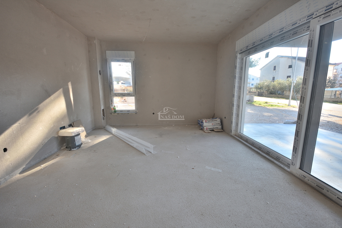 Vodice, SRIMA - Appartamento A-S1 con giardino, a 300 m dalla spiaggia