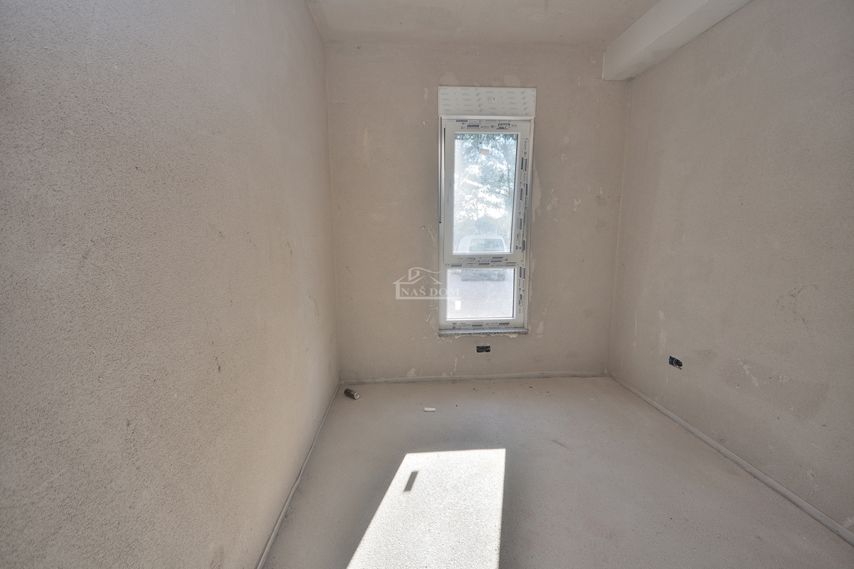 Vodice, SRIMA - Appartamento A-S1 con giardino, a 300 m dalla spiaggia