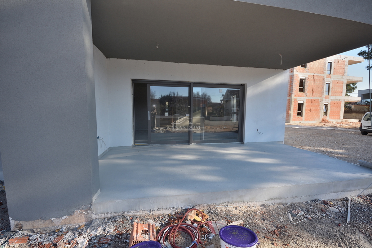 Vodice, SRIMA - Appartamento A-S1 con giardino, a 300 m dalla spiaggia