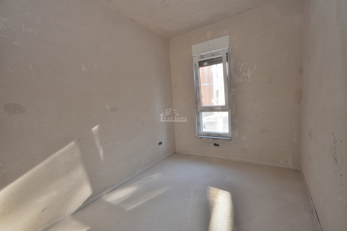 Vodice, SRIMA - Appartamento A-S1 con giardino, a 300 m dalla spiaggia