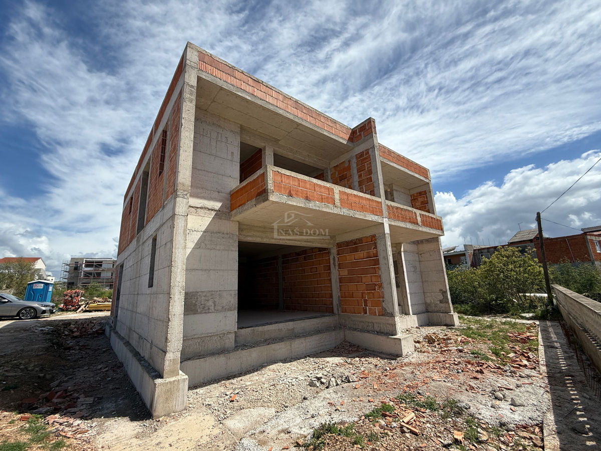 VODICE-*NOVOGRADNJA* S1 Dvojna kuća 550m od plaže