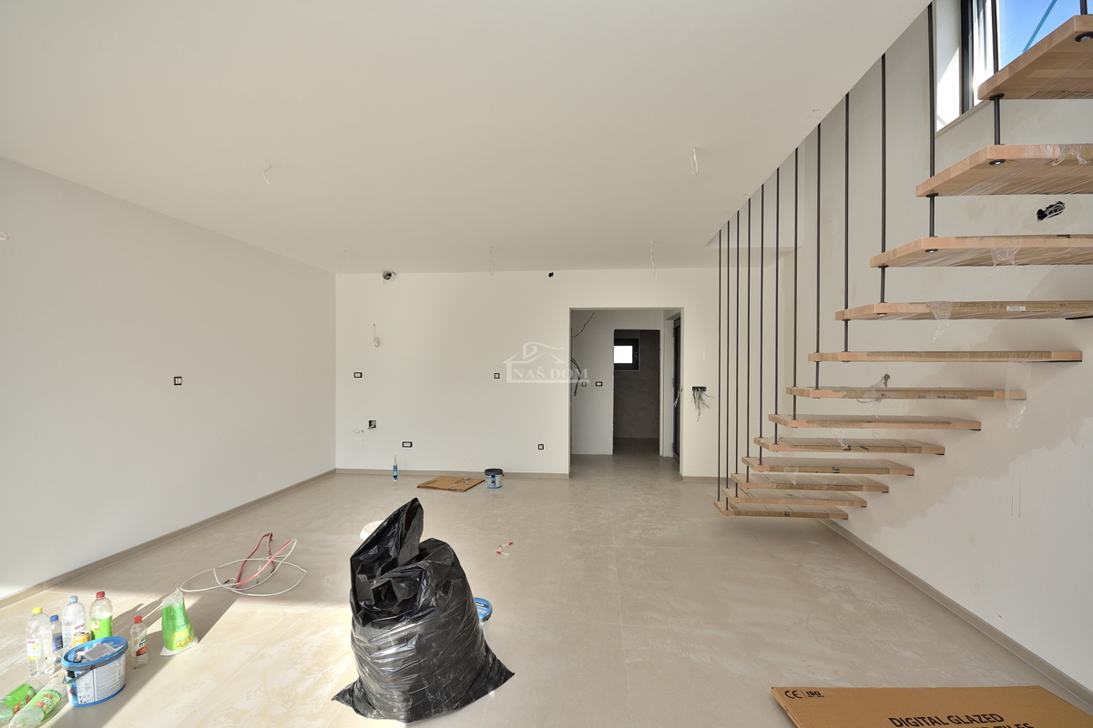 VODICE-*NOVOGRADNJA* S1 Dvojna kuća 550m od plaže