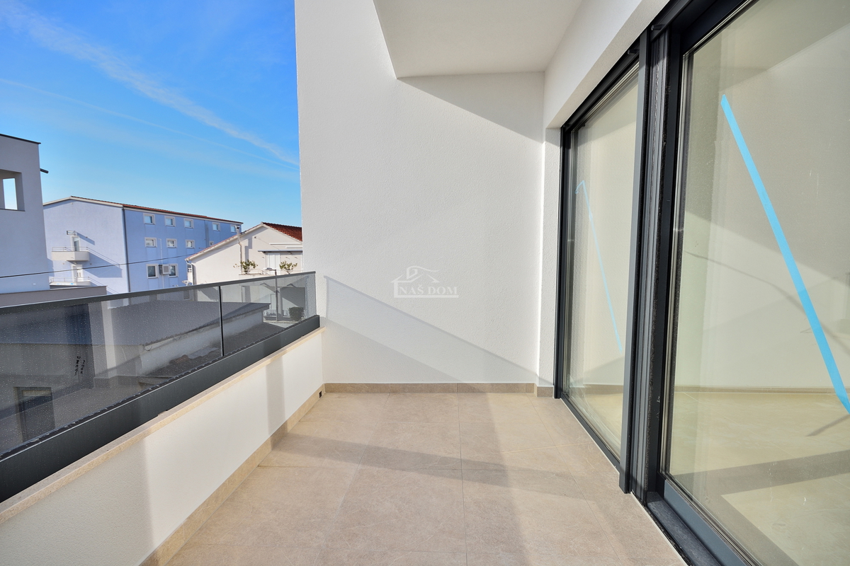 VODICE-*NOVOGRADNJA* S1 Dvojna kuća 550m od plaže