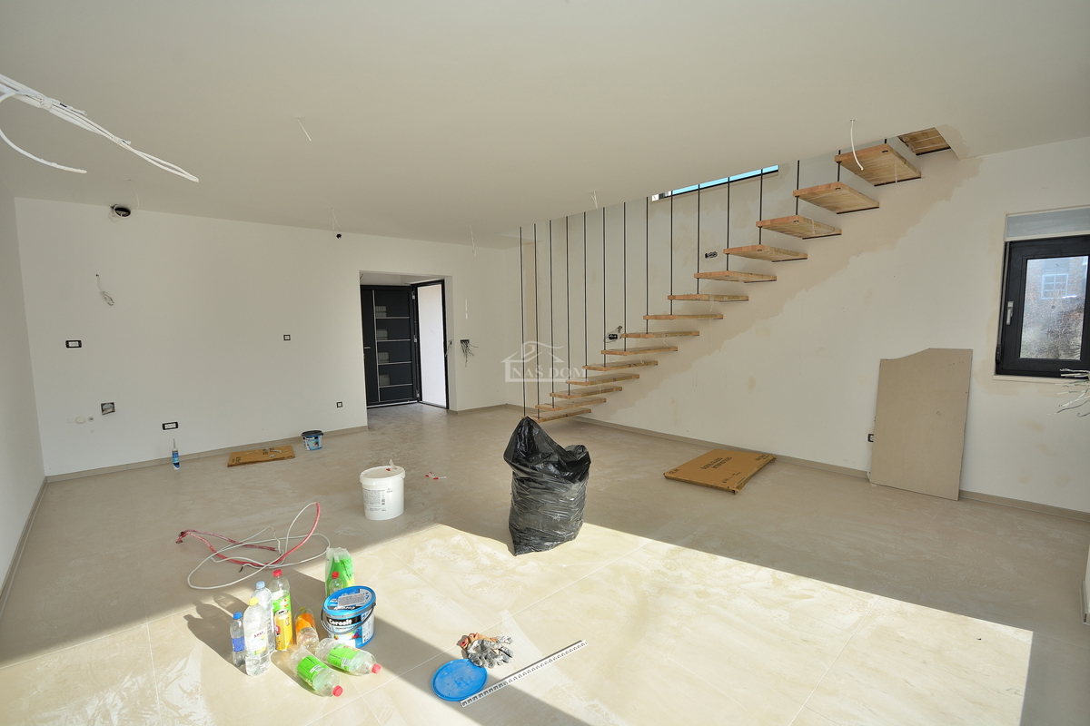 VODICE-*NOVOGRADNJA* S1 Dvojna kuća 550m od plaže