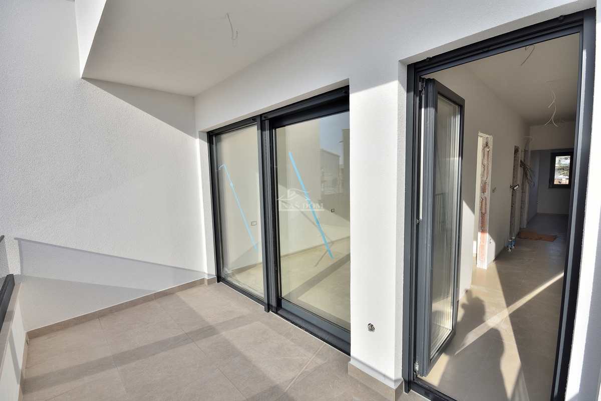 VODICE-*NOVOGRADNJA* S1 Dvojna kuća 550m od plaže