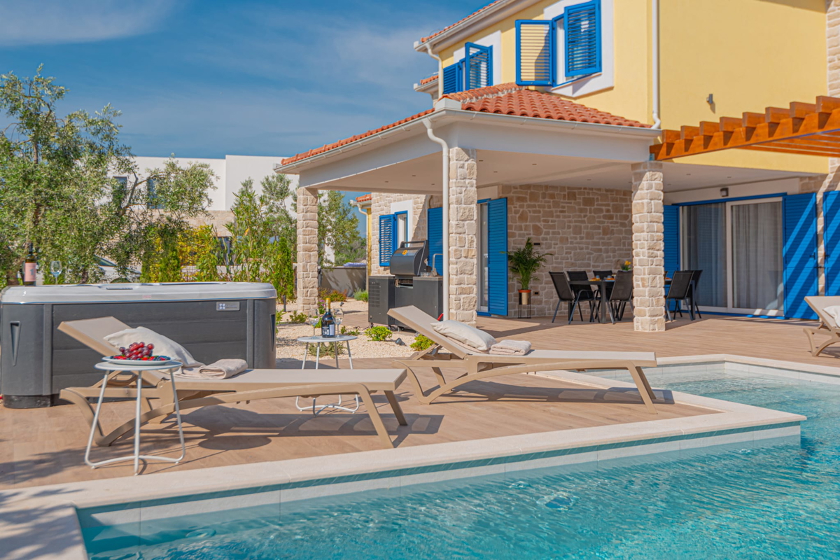 Bellissima villa in pietra a Zaton, vicino a Sebenico