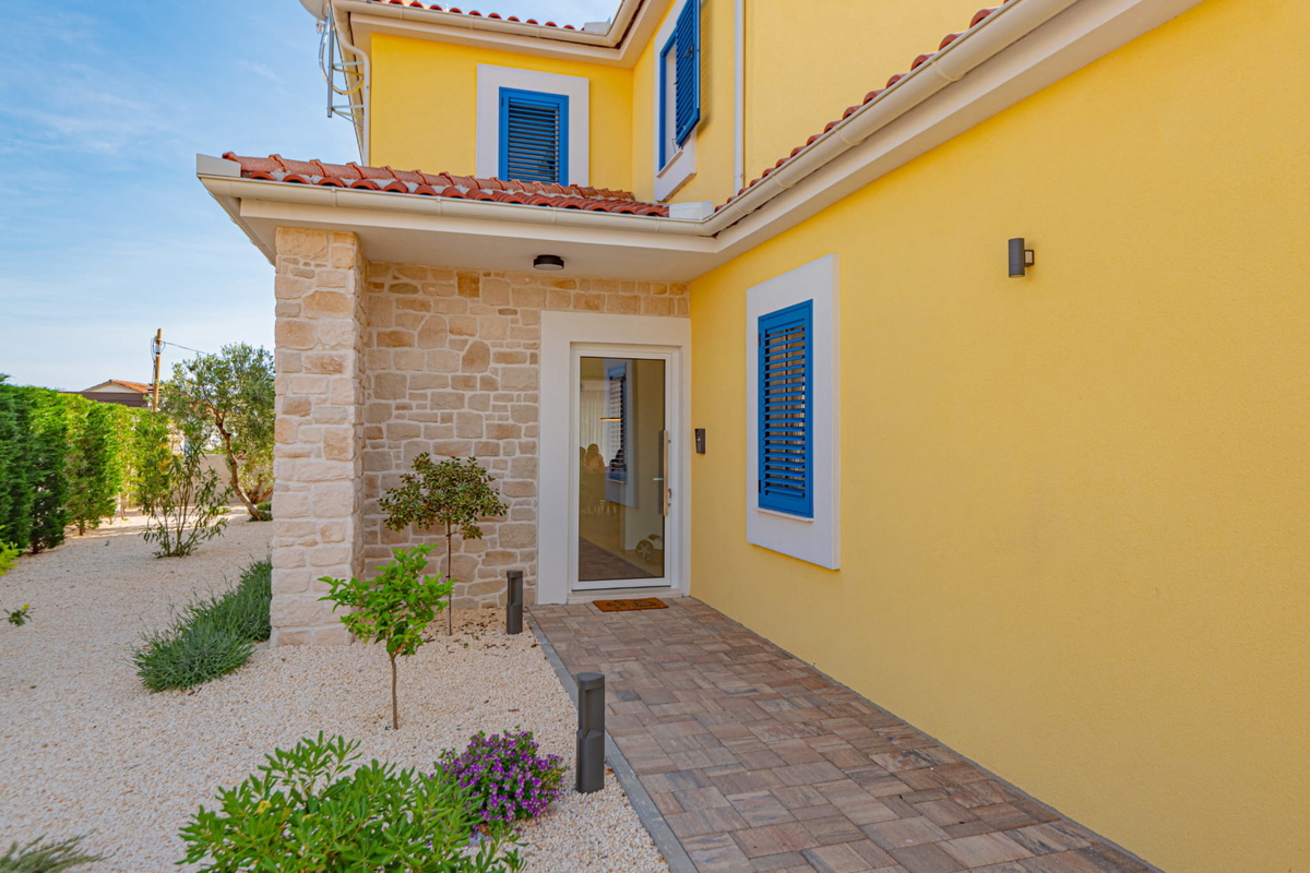 Bellissima villa in pietra a Zaton, vicino a Sebenico