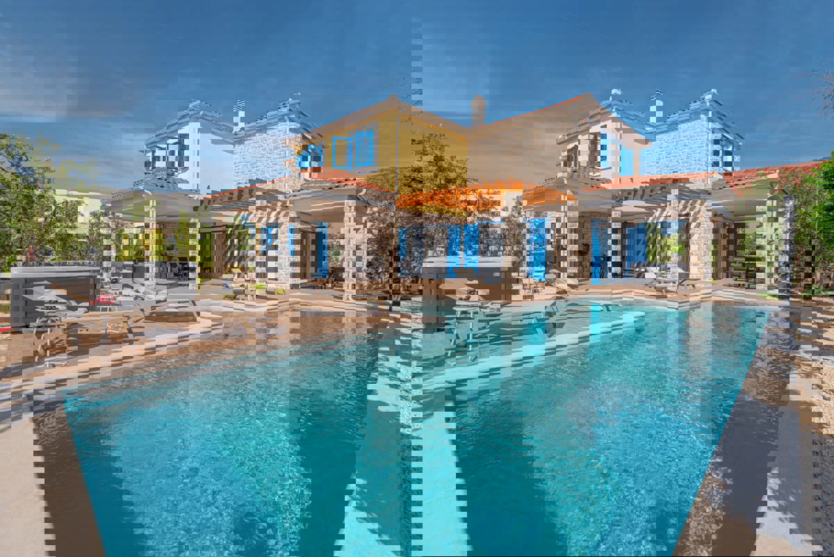 Bellissima villa in pietra a Zaton, vicino a Sebenico