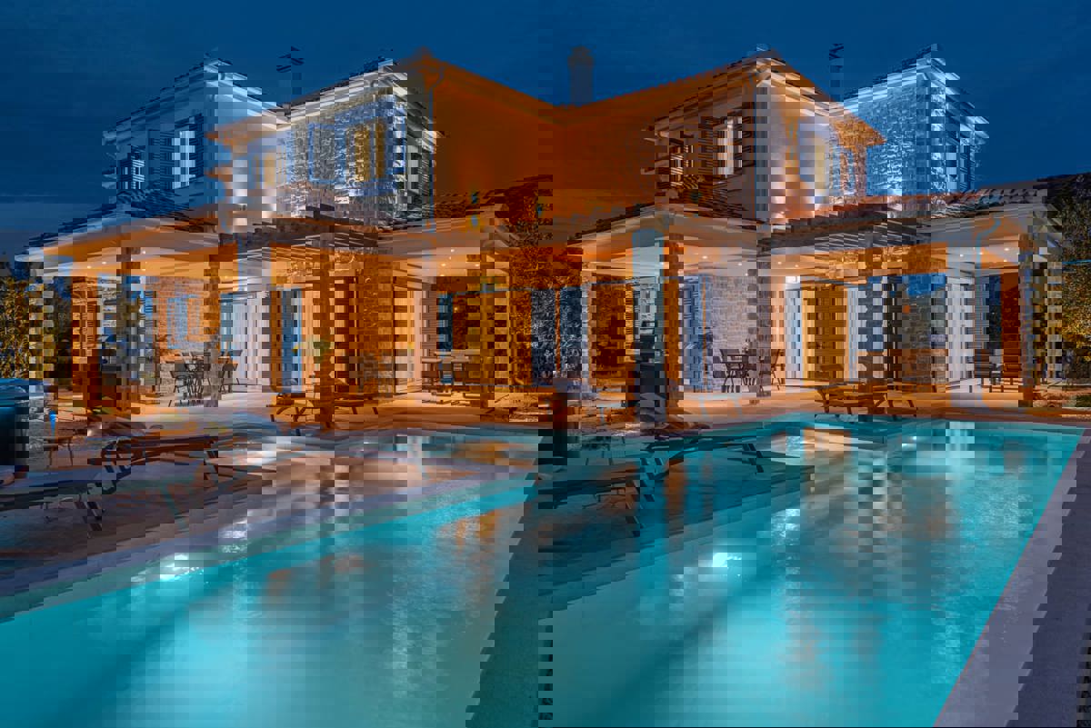 Bellissima villa in pietra a Zaton, vicino a Sebenico