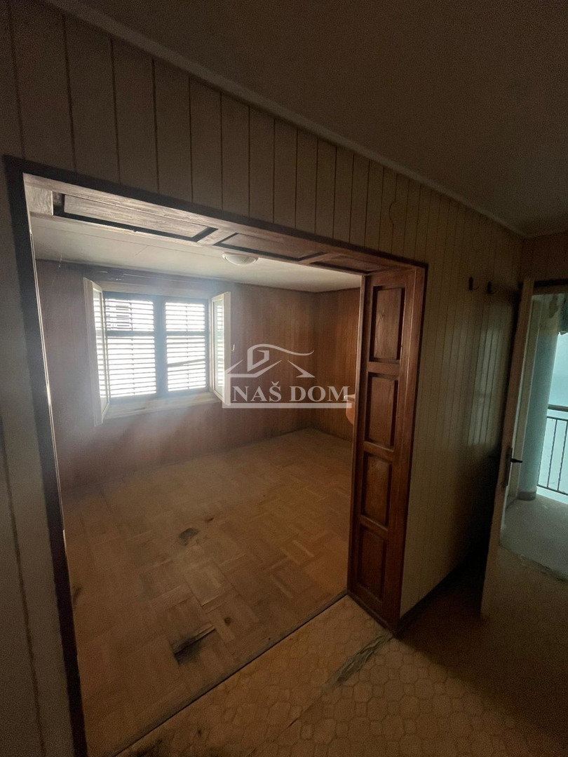 Vodice, Centro - casa da ristrutturare a 400 m dalla spiaggia