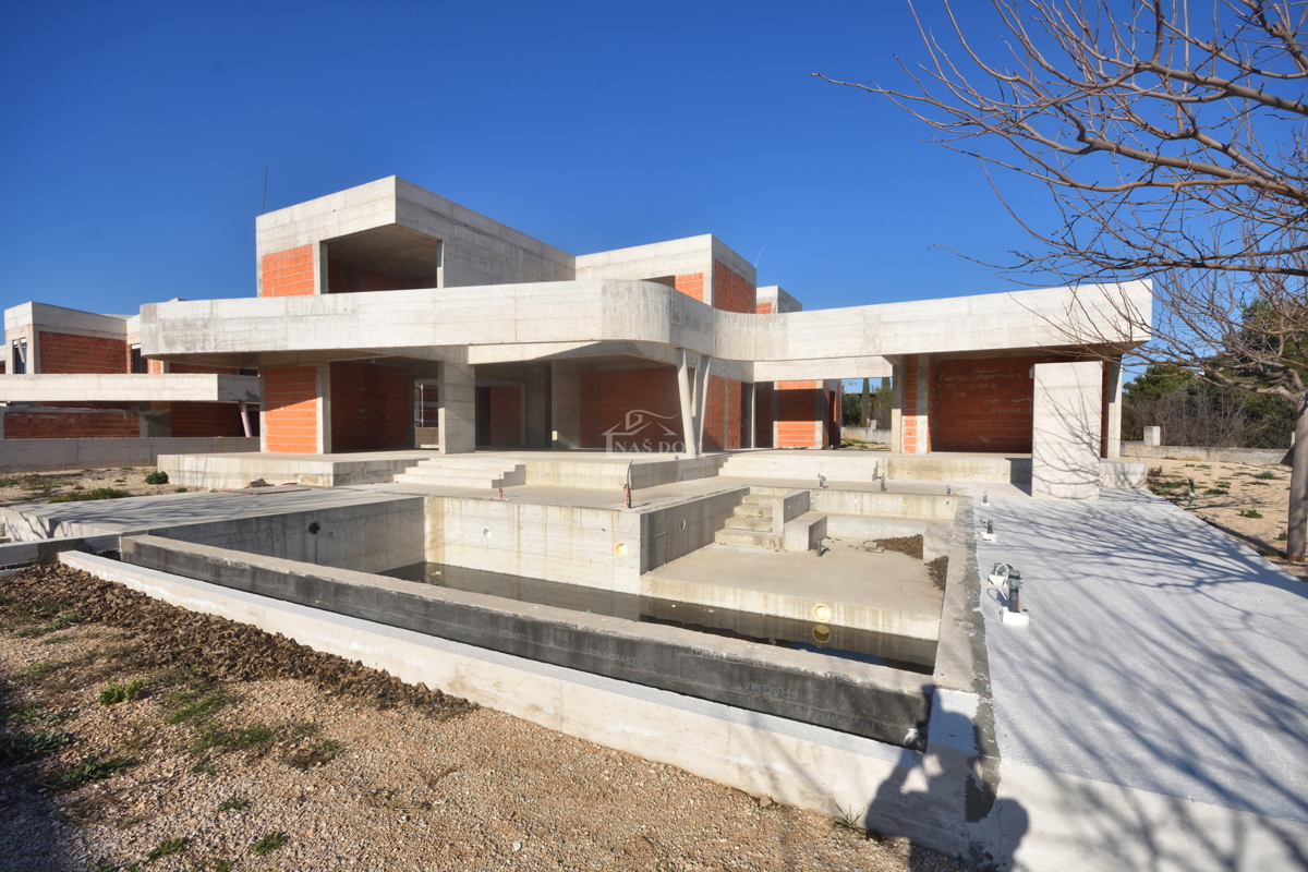 Vodice – Impresiva villa moderna con piscina, oasi spa e vista mozzafiato