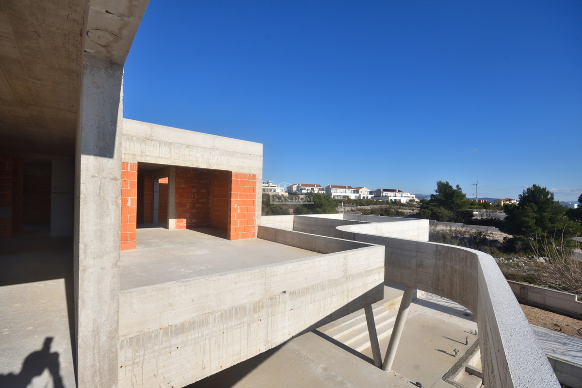 Vodice – Impresiva villa moderna con piscina, oasi spa e vista mozzafiato