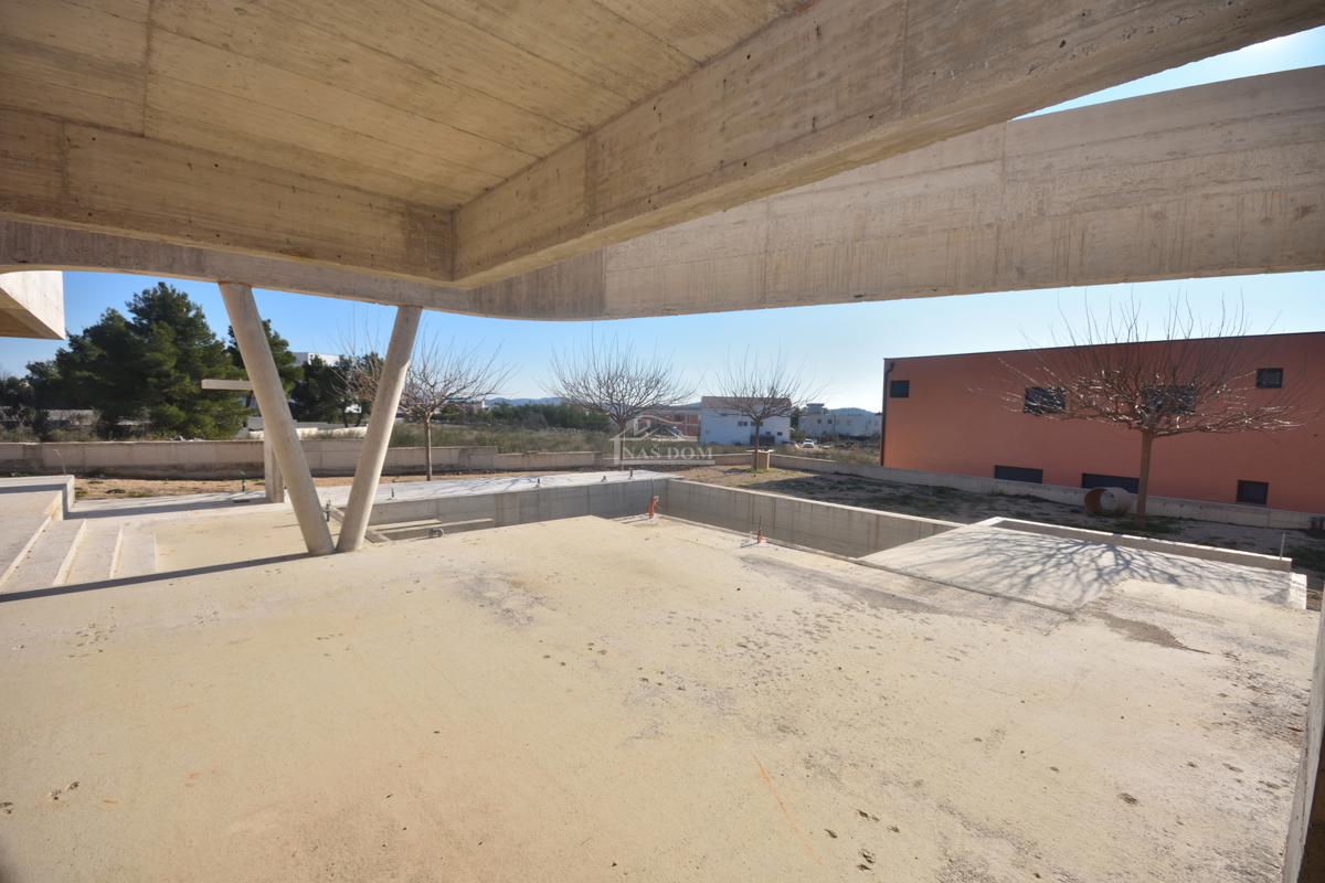 Vodice – Impresiva villa moderna con piscina, oasi spa e vista mozzafiato