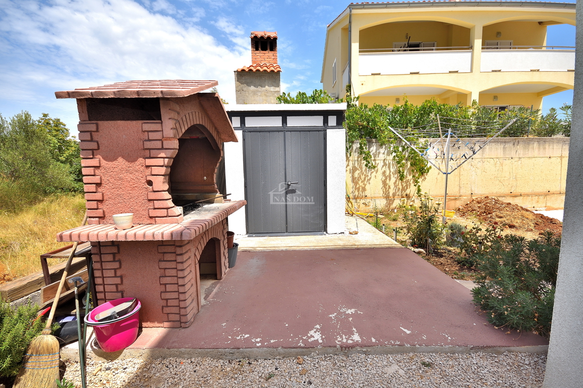 Vodice. Appartamento con due camere da letto al piano rialzato