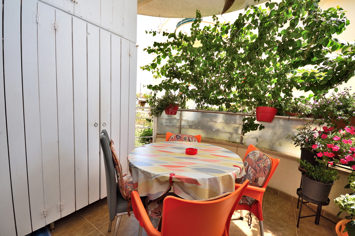 Vodice. Appartamento con due camere da letto al piano rialzato