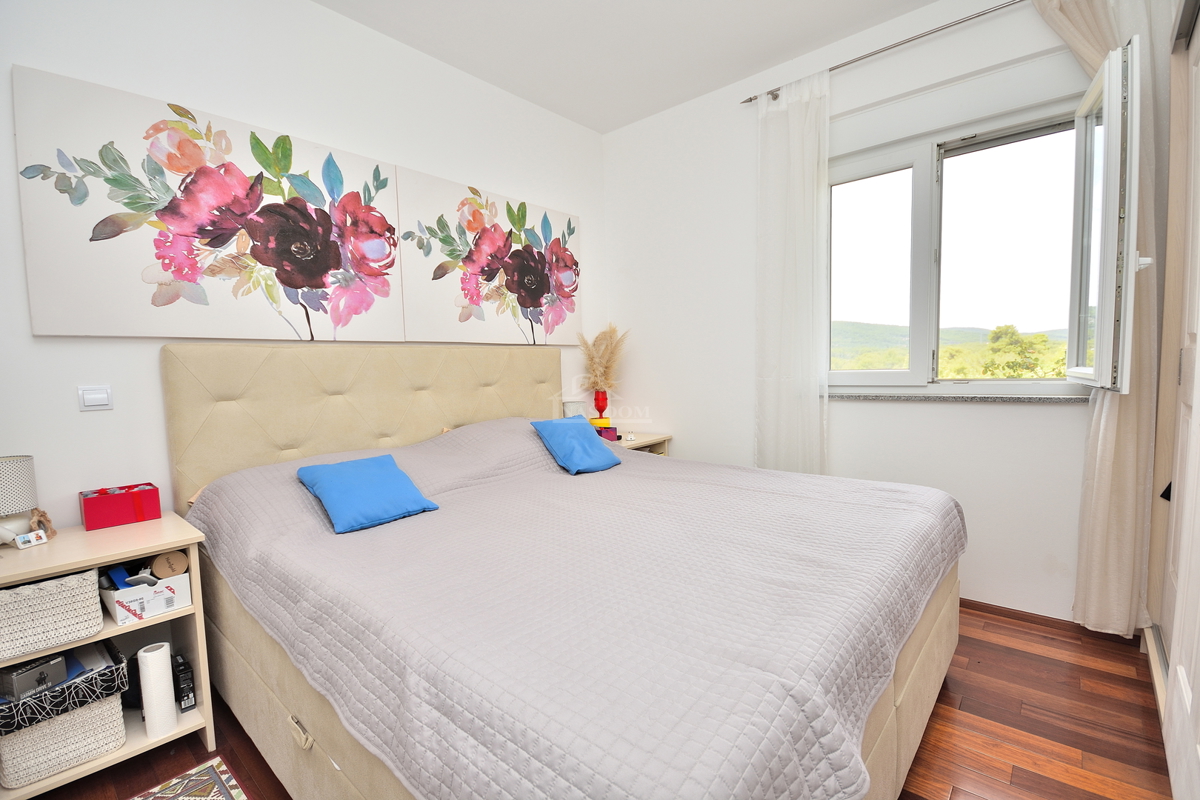 Vodice. Appartamento con due camere da letto al piano rialzato