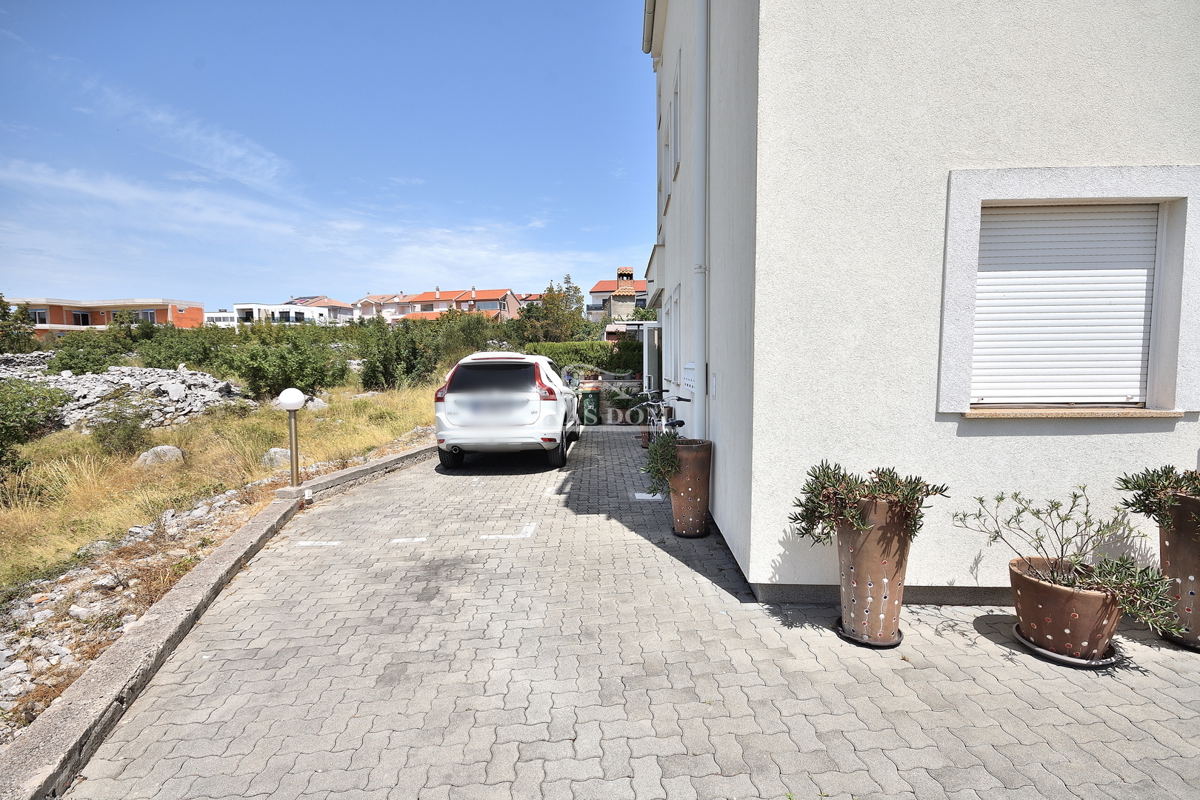 Vodice. Appartamento con due camere da letto al piano rialzato