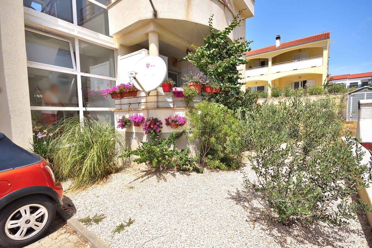 Vodice. Appartamento con due camere da letto al piano rialzato