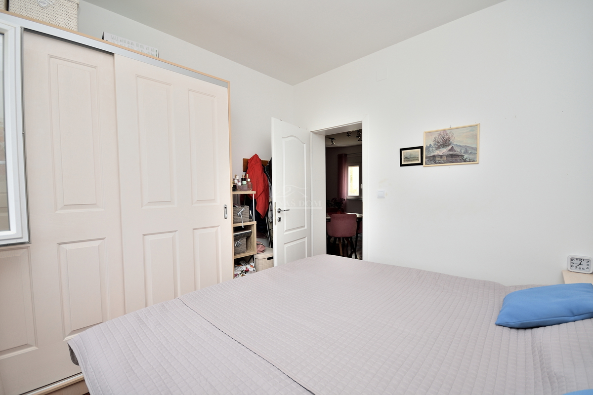 Vodice. Appartamento con due camere da letto al piano rialzato