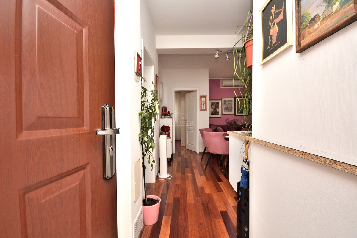 Vodice. Appartamento con due camere da letto al piano rialzato