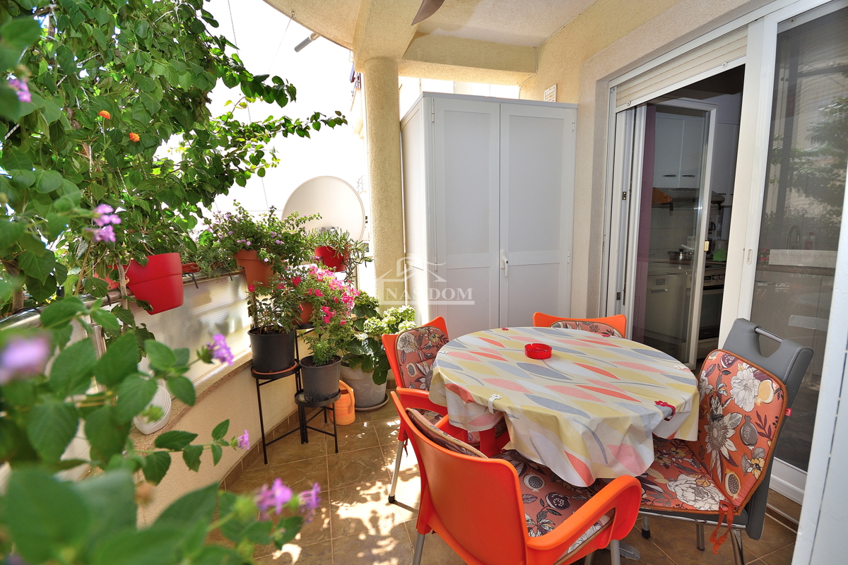 Vodice. Appartamento con due camere da letto al piano rialzato