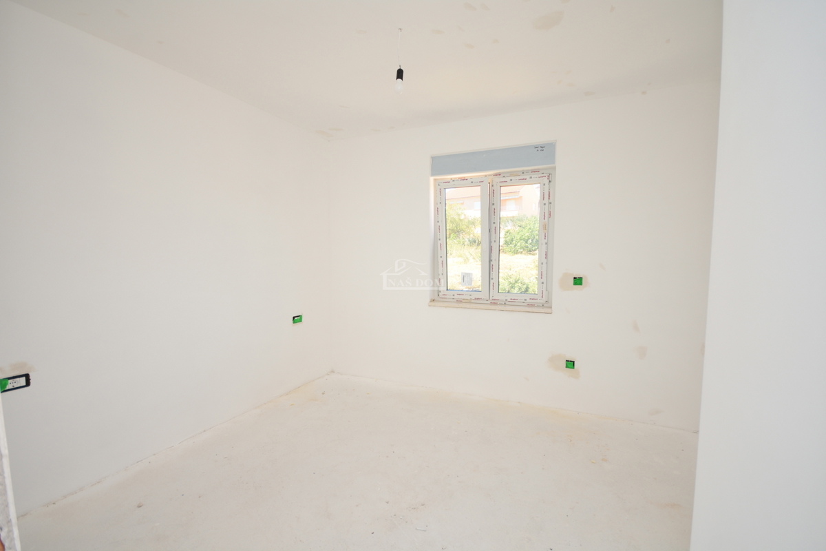 Vodice - Appartamento S3 al primo piano con terrazza sul tetto, vista mare