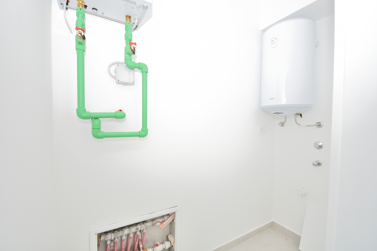 Vodice - Appartamento S3 al primo piano con terrazza sul tetto, vista mare