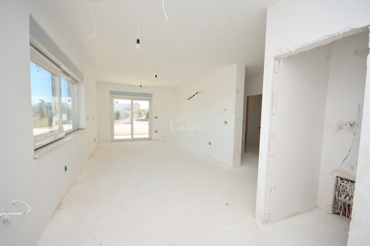 Vodice - Appartamento S3 al primo piano con terrazza sul tetto, vista mare