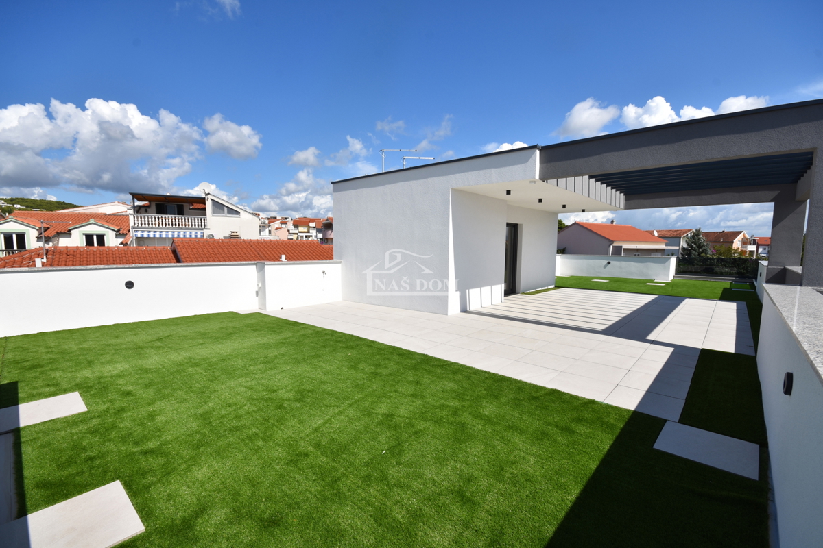 Vodice - Casa di lusso con 3 unità abitative, a soli 150 m dalla spiaggia