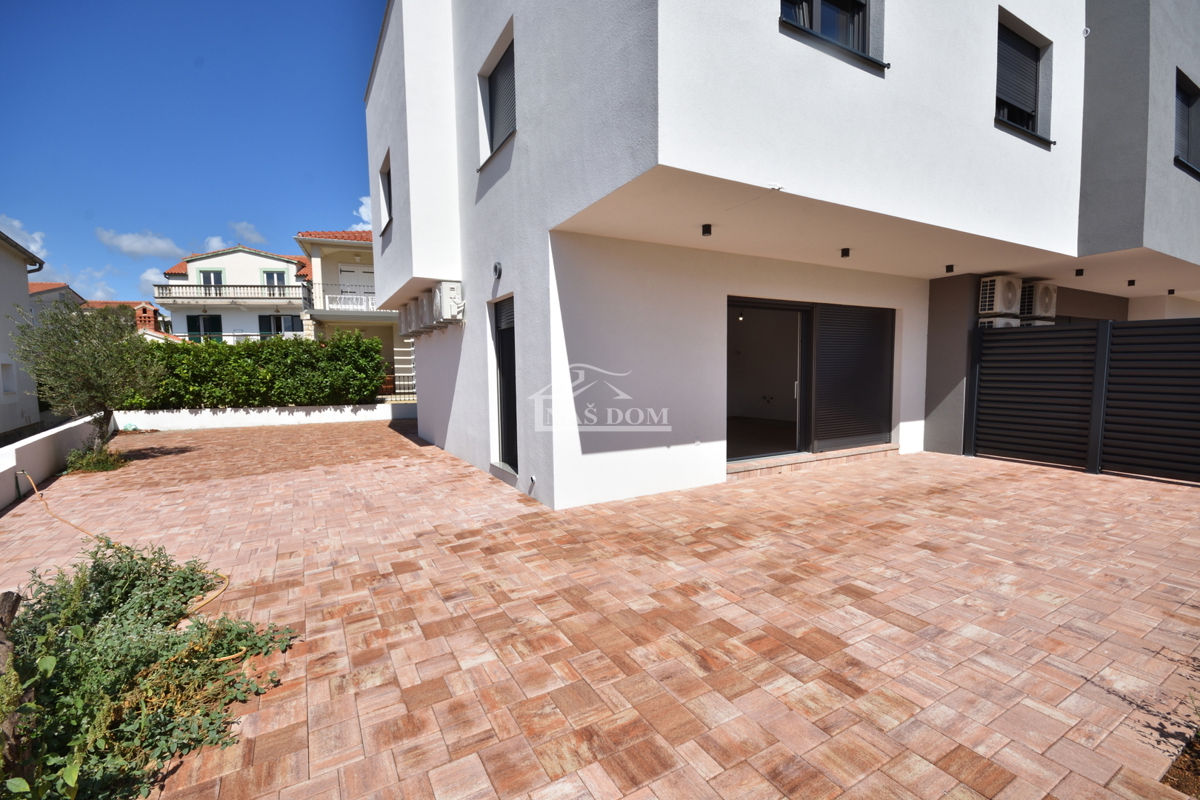 Vodice - Casa di lusso con 3 unità abitative, a soli 150 m dalla spiaggia