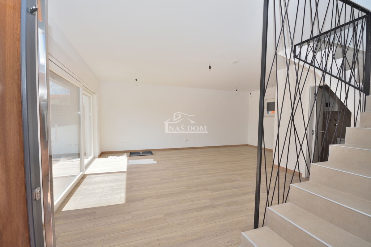 Vodice - Casa di lusso con 3 unità abitative, a soli 150 m dalla spiaggia