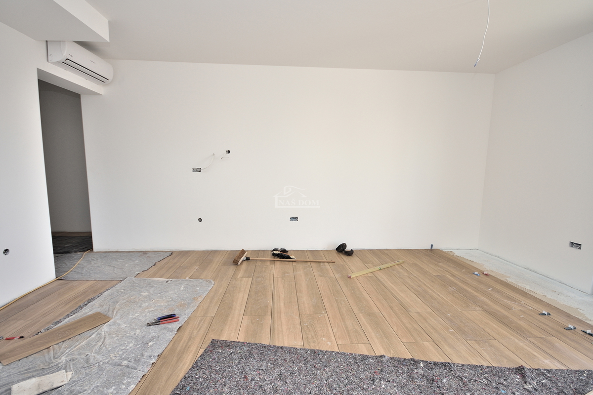 Vodice - appartamento con giardino in posizione tranquilla