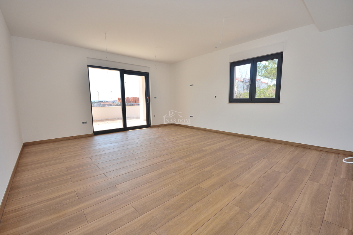 Vodice - appartamento con giardino in posizione tranquilla