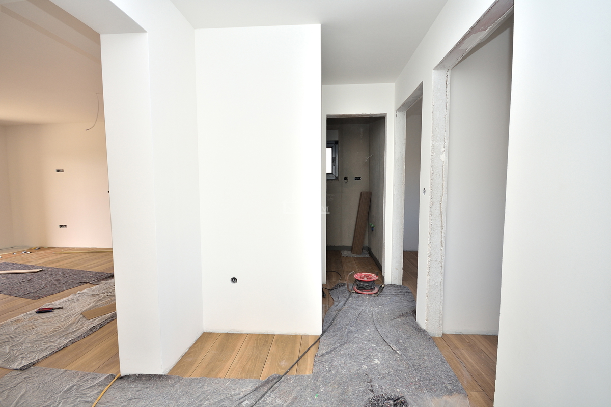 Vodice - appartamento con giardino in posizione tranquilla