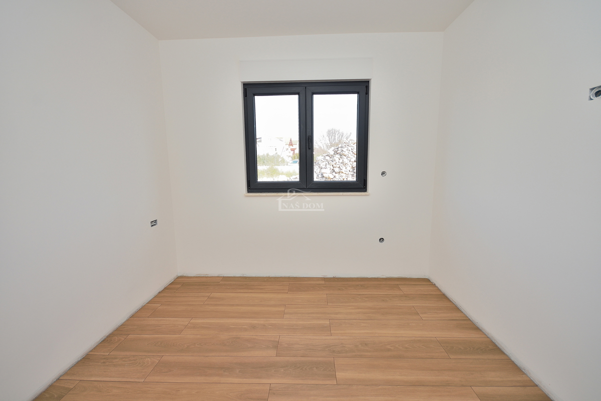 Vodice - appartamento con giardino in posizione tranquilla