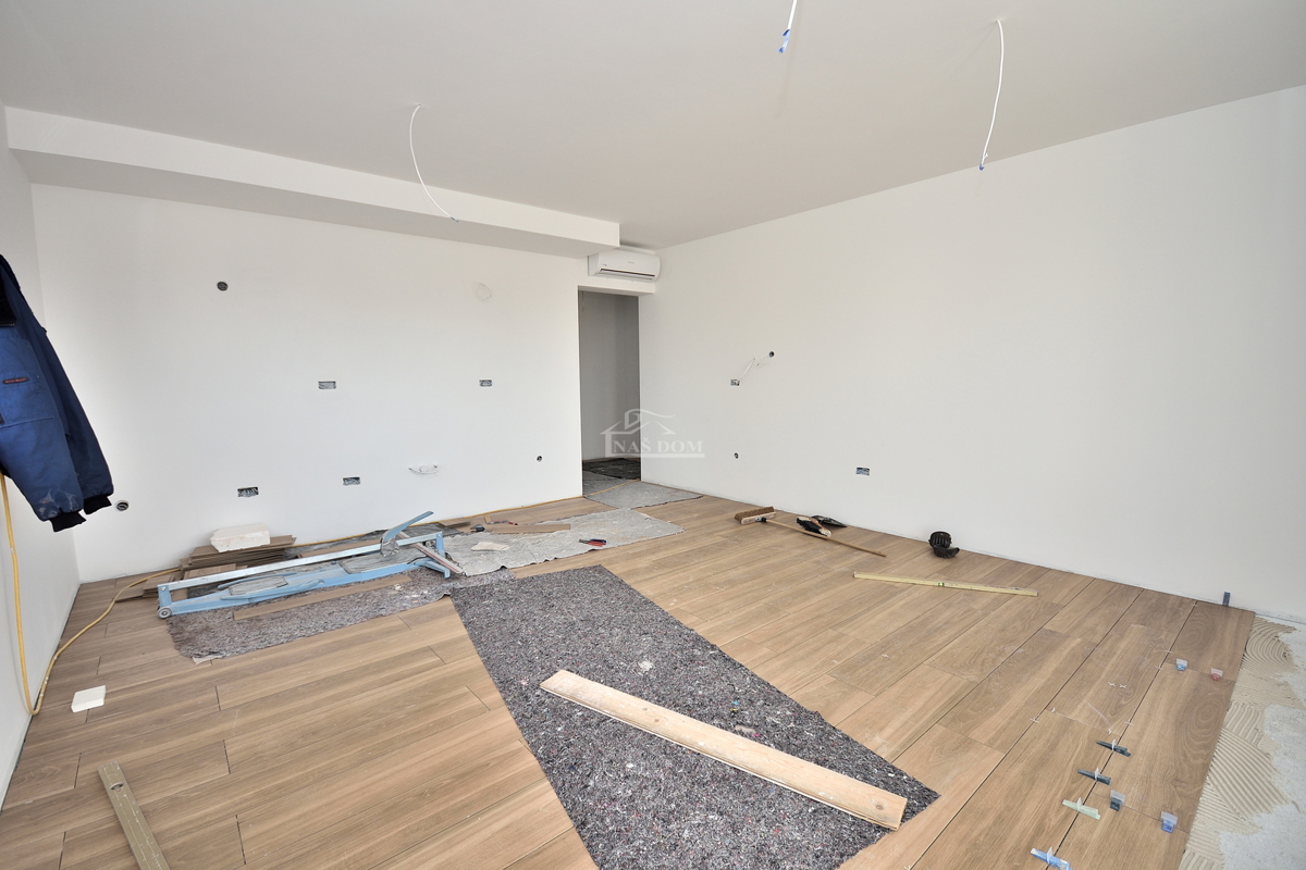 Vodice - appartamento con giardino in posizione tranquilla