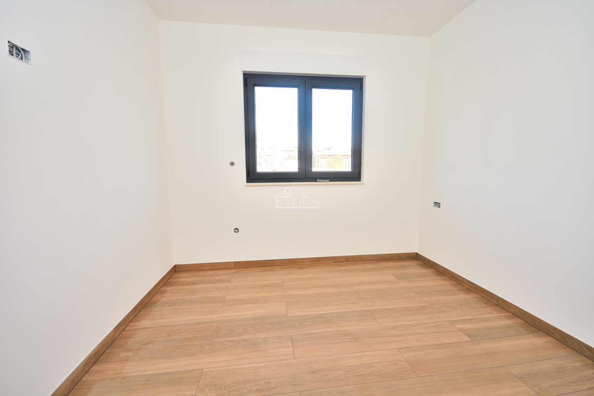 Vodice - appartamento con giardino in posizione tranquilla