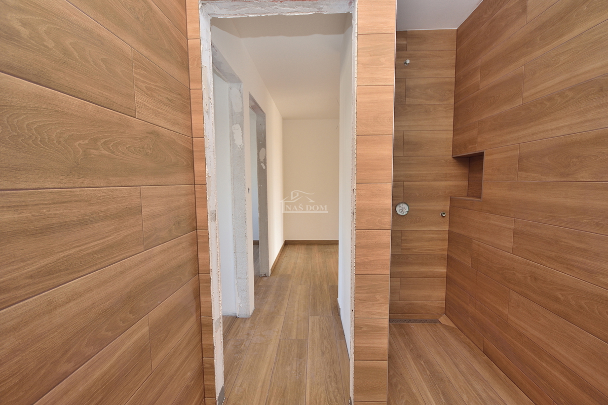 Vodice - appartamento con giardino in posizione tranquilla