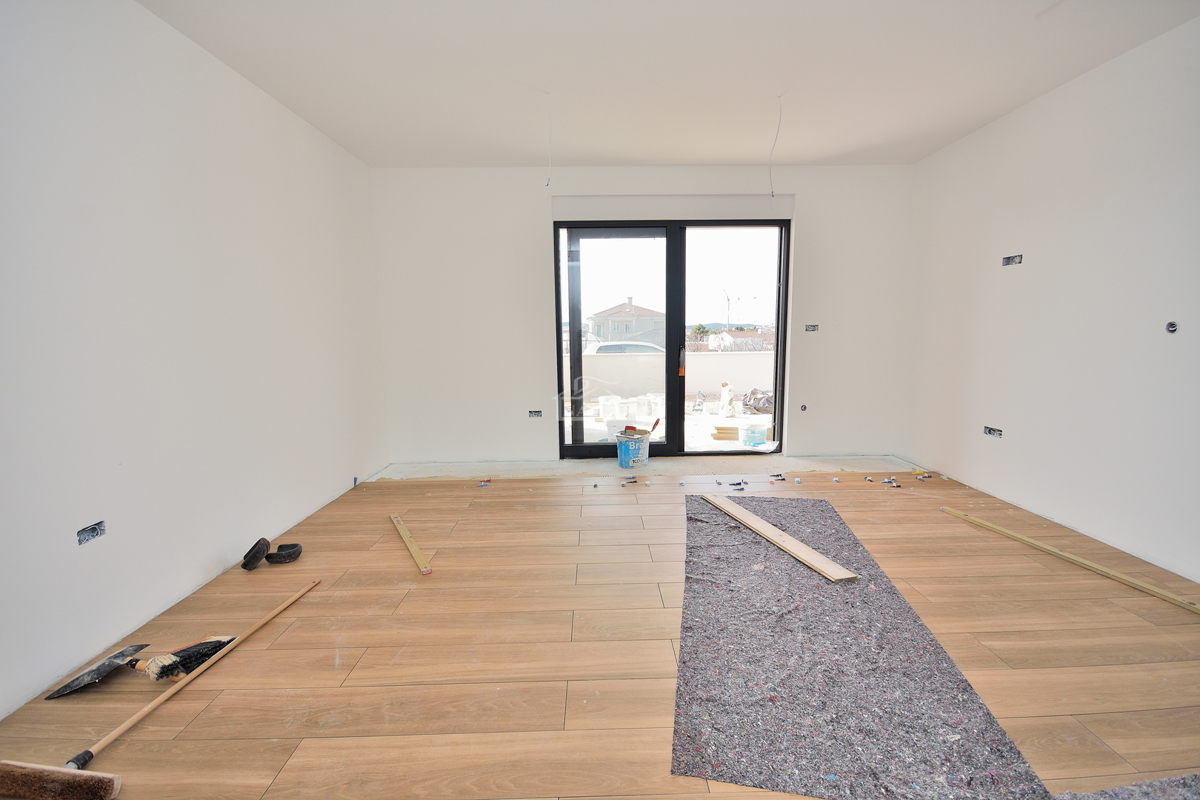 Vodice - appartamento con giardino in posizione tranquilla