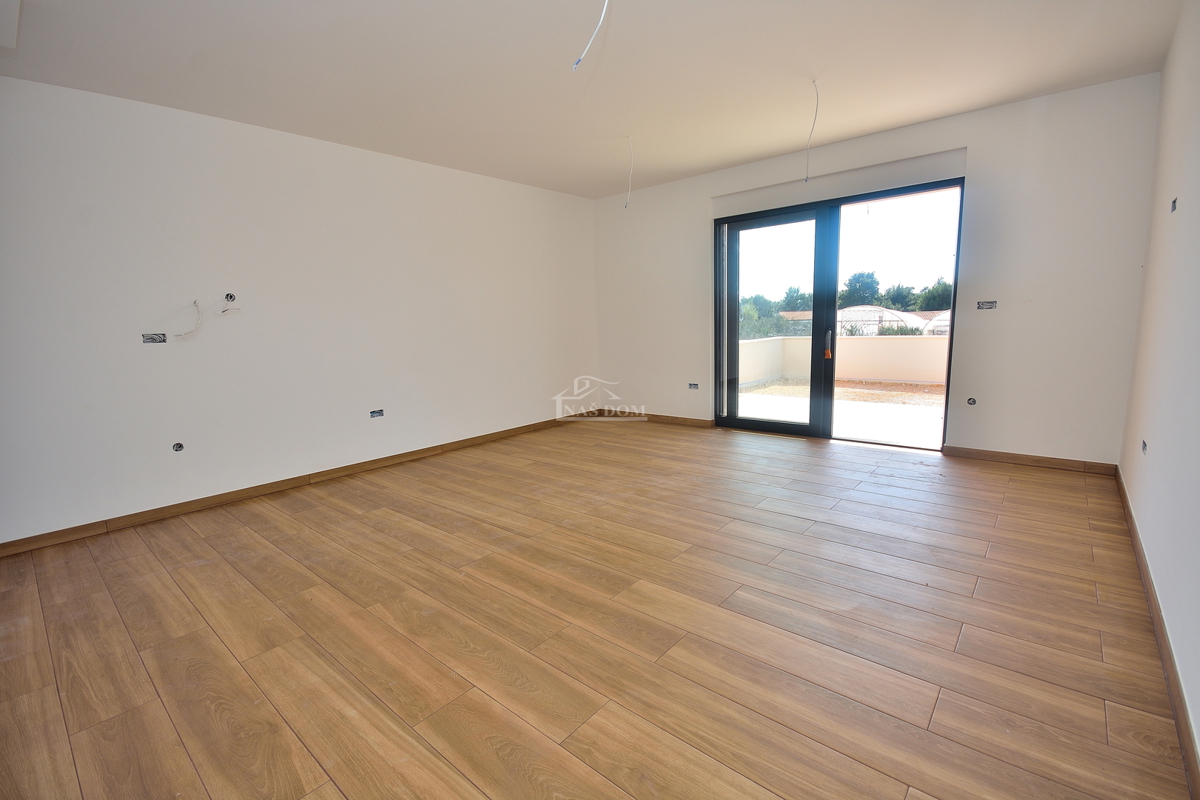 Vodice - appartamento con giardino in posizione tranquilla