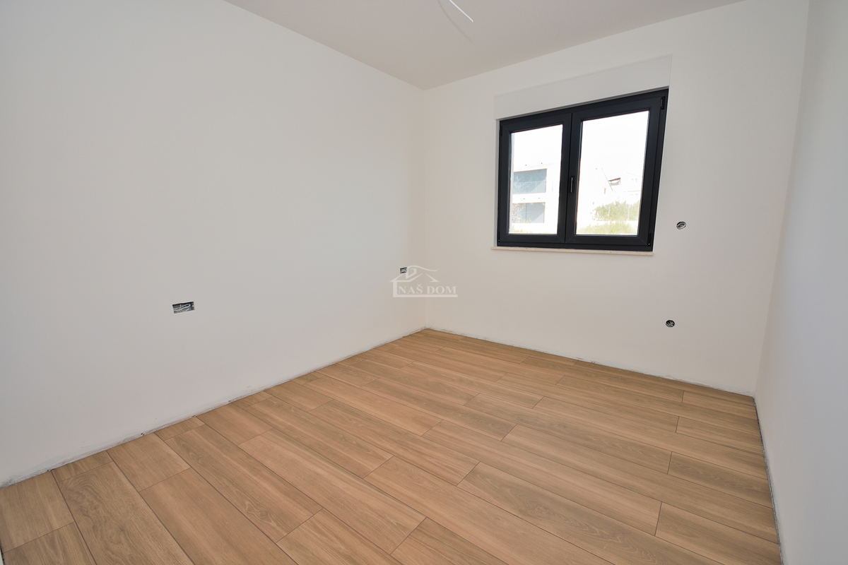 Vodice - appartamento con giardino in posizione tranquilla