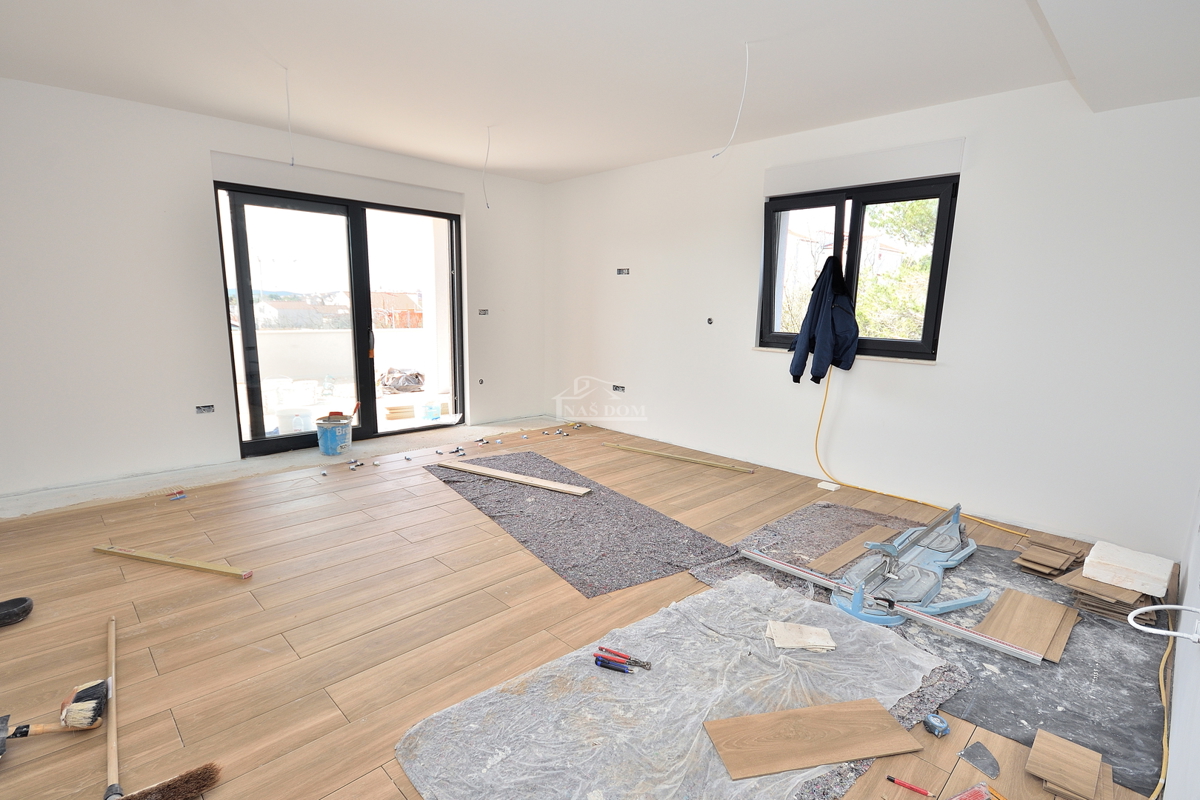 Vodice - appartamento con giardino in posizione tranquilla