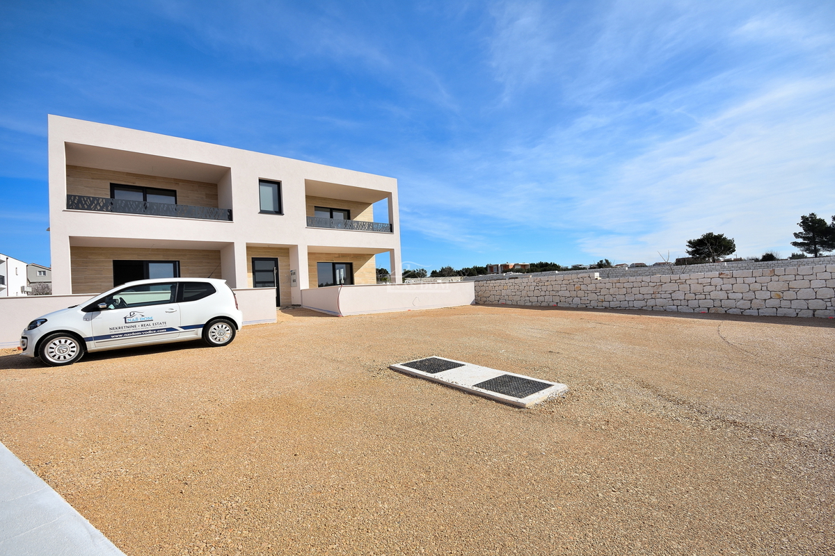 Vodice - appartamento con giardino in posizione tranquilla