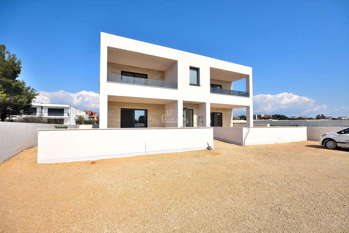 Vodice - appartamento con giardino in posizione tranquilla