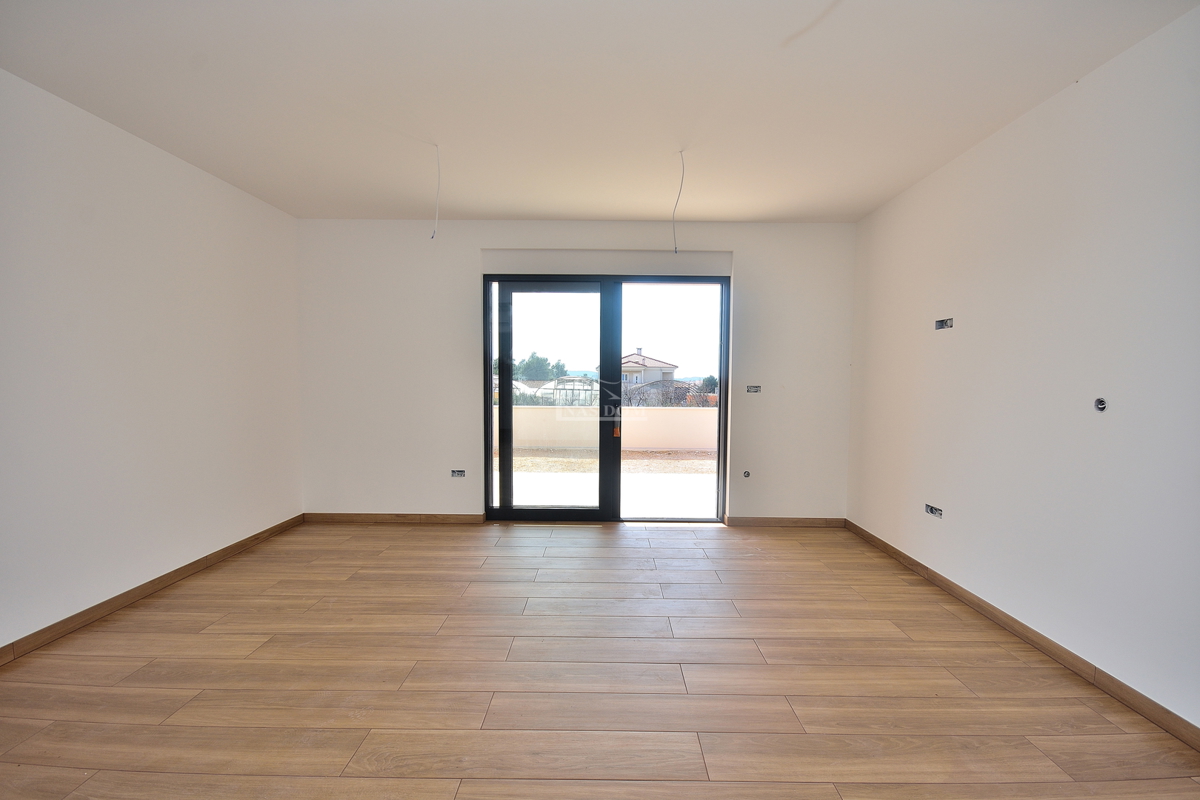 Vodice - appartamento con giardino in posizione tranquilla