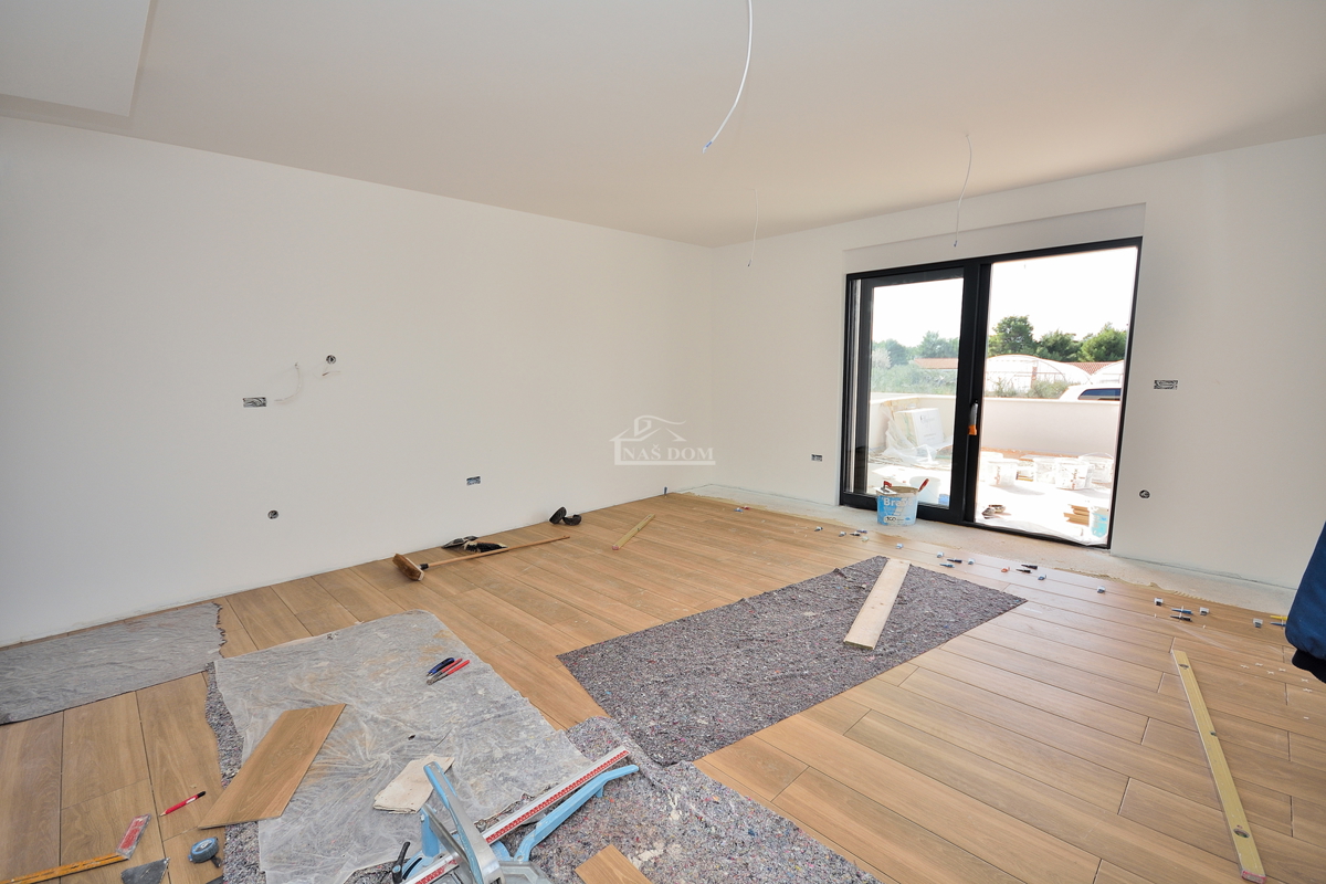 Vodice - appartamento con giardino in posizione tranquilla