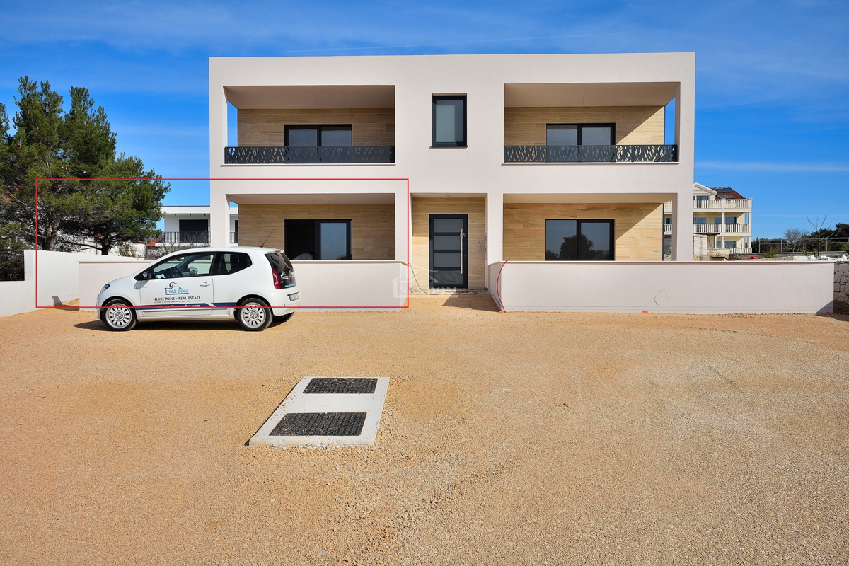 Vodice - appartamento con giardino in posizione tranquilla