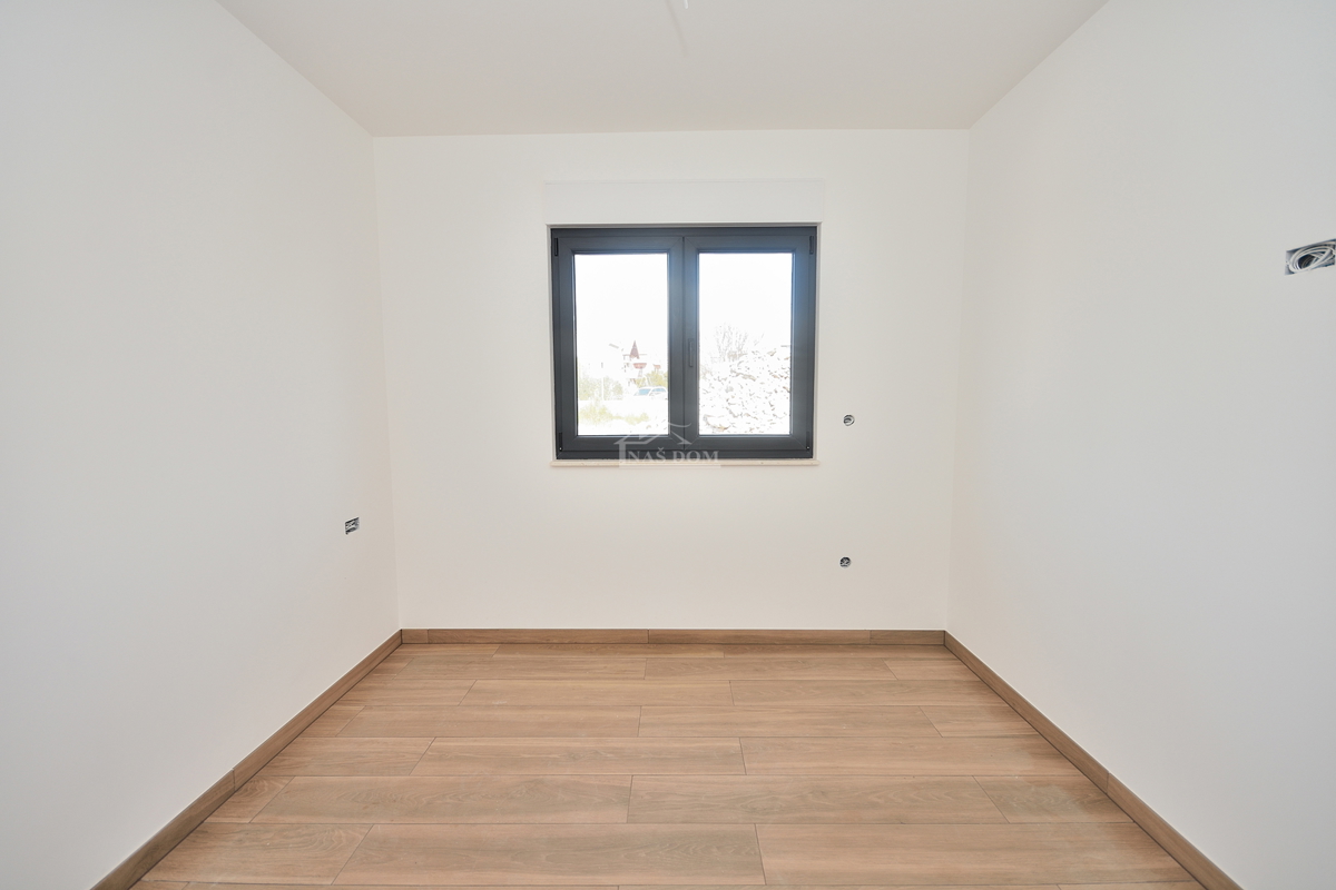 Vodice - appartamento con giardino in posizione tranquilla