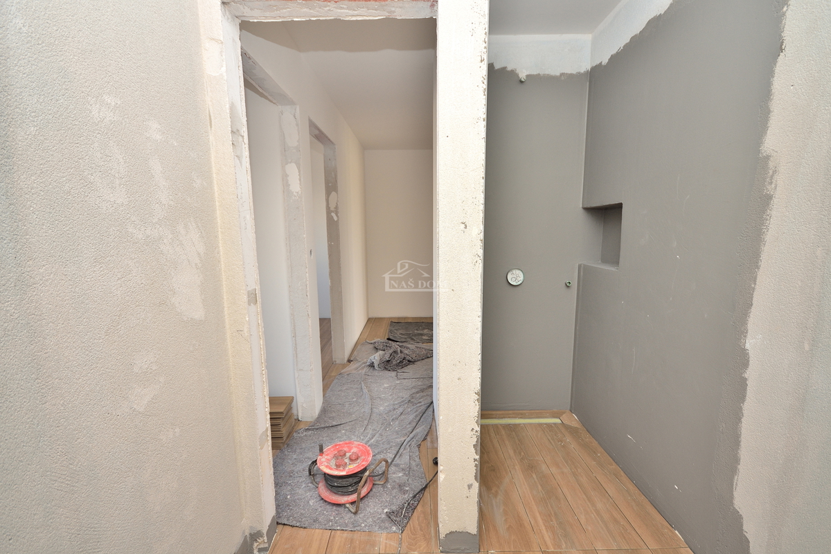 Vodice - appartamento con giardino in posizione tranquilla