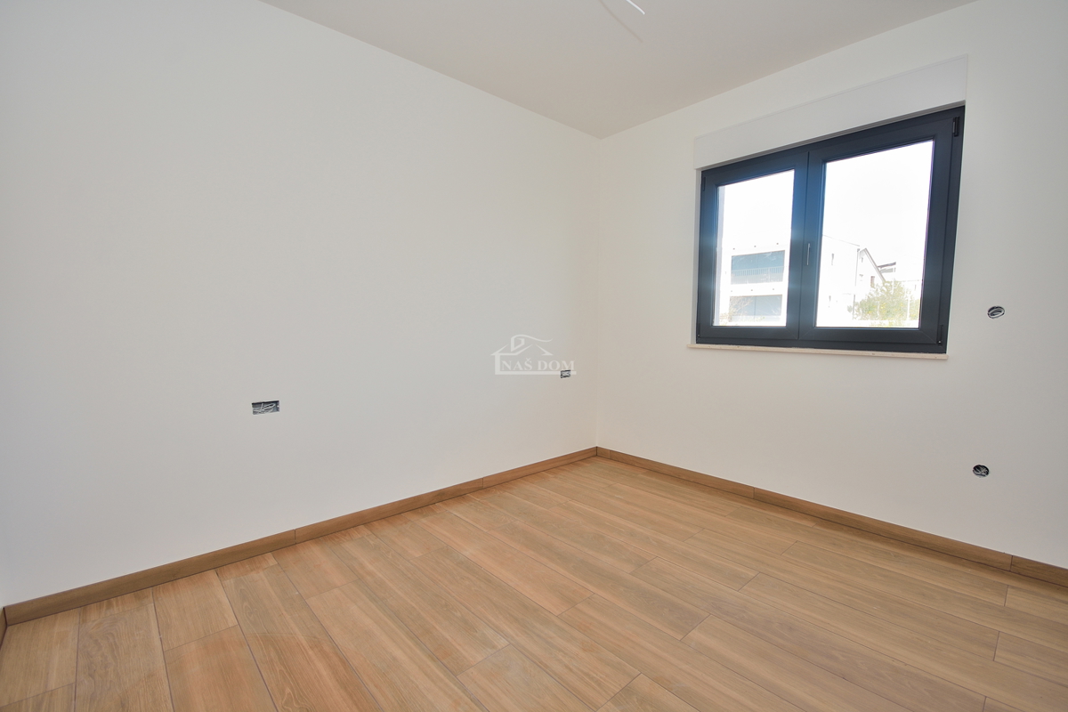 Vodice - appartamento con giardino in posizione tranquilla